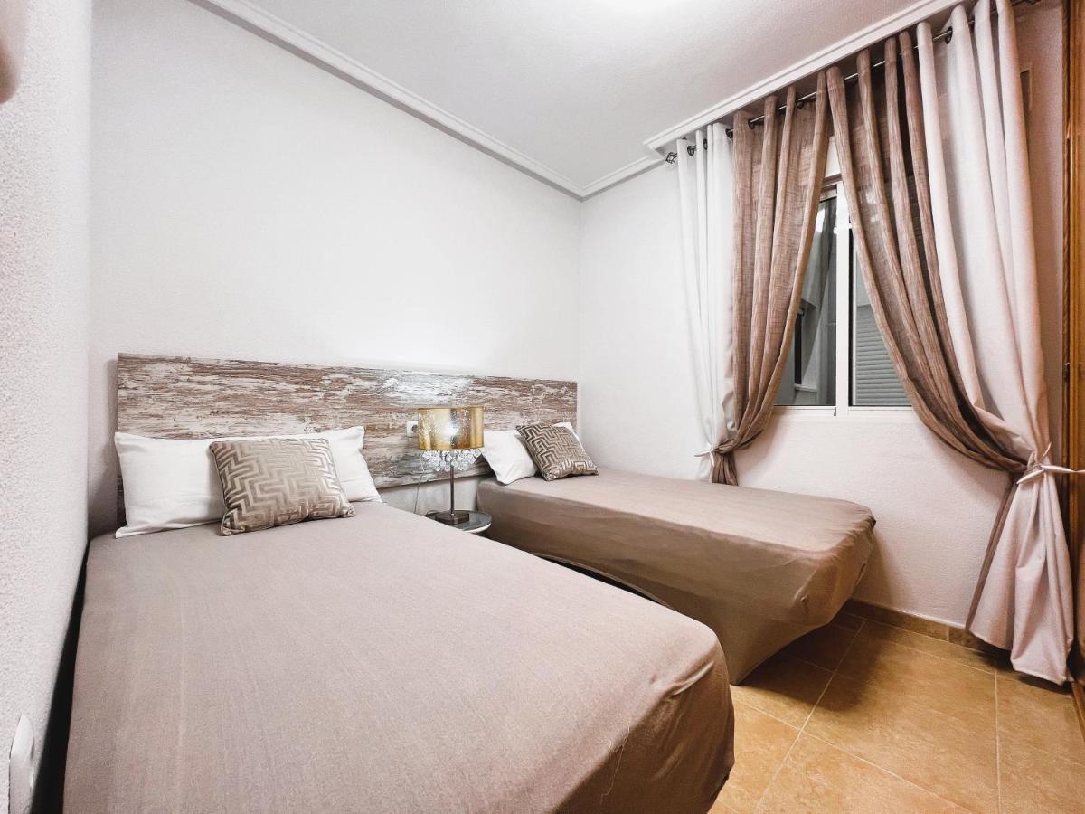 Holiday Suite Fragata Torrevieja Buitenkant foto