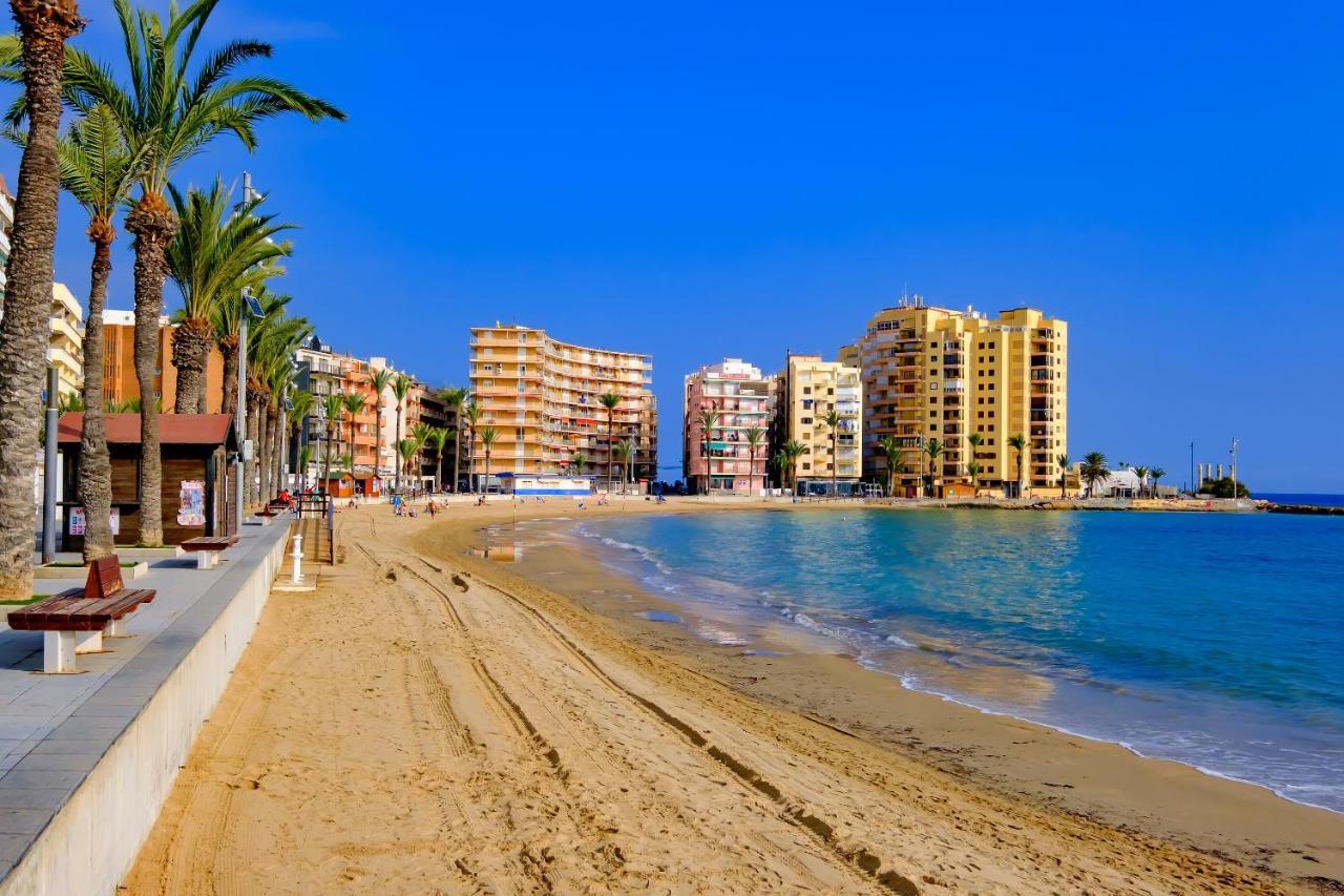 Holiday Suite Fragata Torrevieja Buitenkant foto