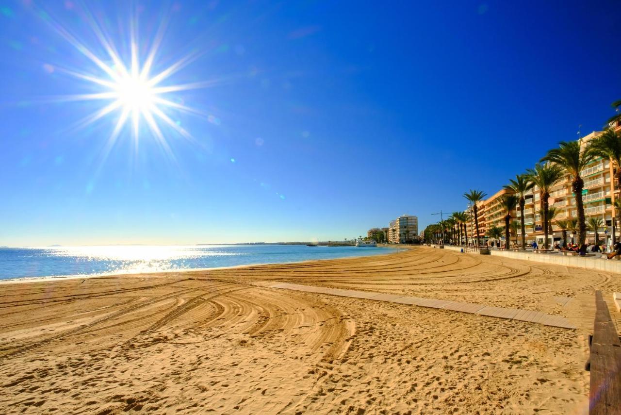 Holiday Suite Fragata Torrevieja Buitenkant foto